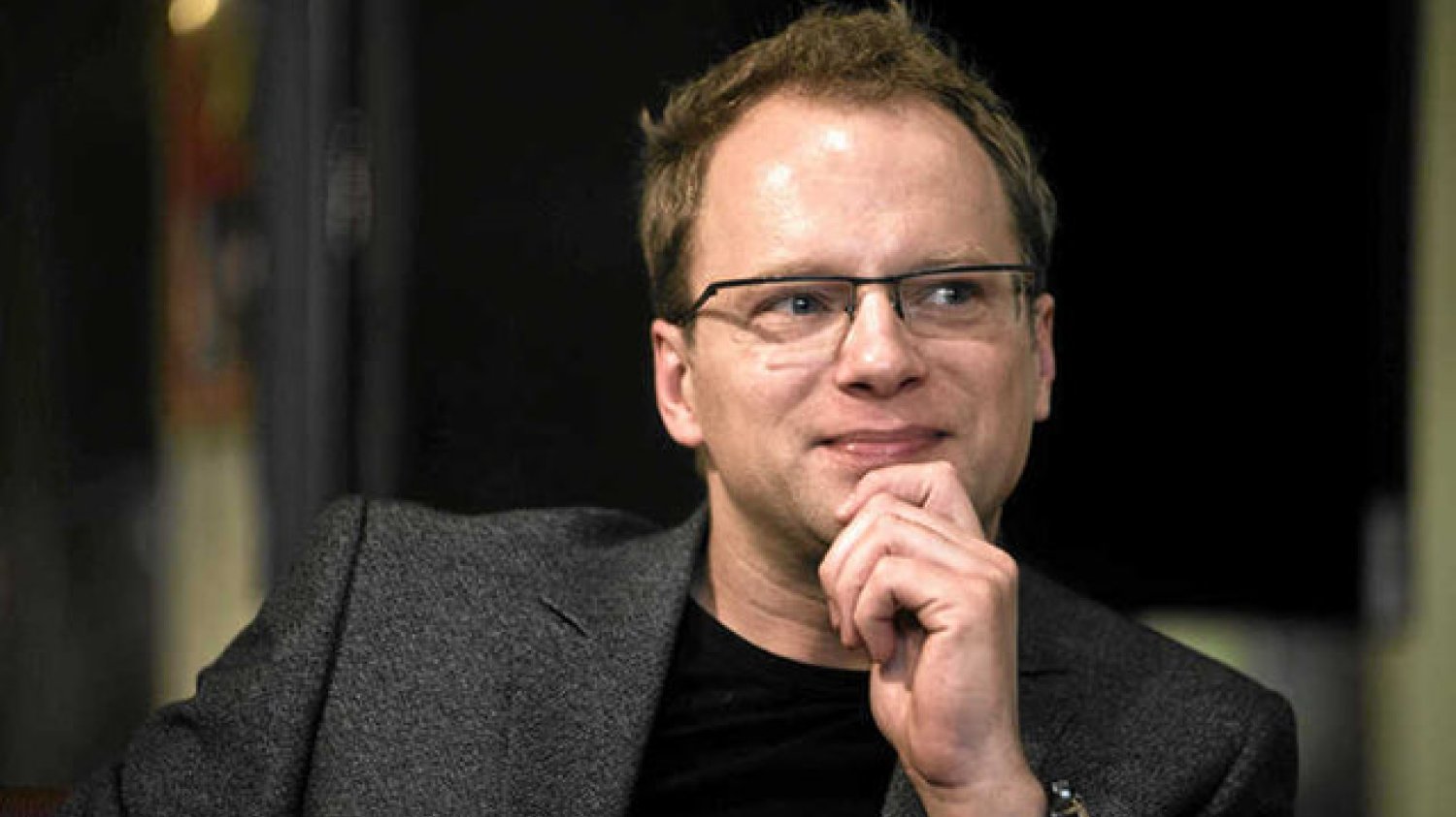 Maciej Stuhr zabiera głos w sprawie "Faktu" i skandalicznej okładki. Dziwi się czytelnikom tabloidu i pyta: po co to kupujecie?