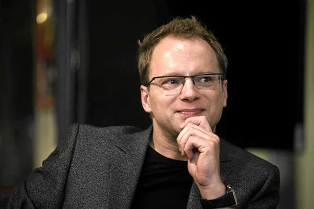 Maciej Stuhr zabiera głos w sprawie "Faktu" i skandalicznej okładki. Dziwi się czytelnikom tabloidu i pyta: po co to kupujecie?