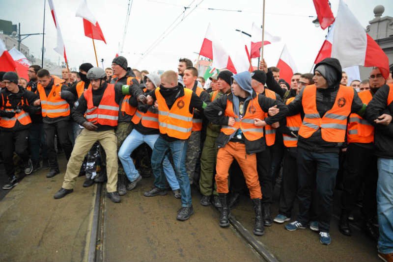 W tym roku to nie policja, a Straż Marszu przyjęła główne uderzenie zadymiarzu z Marszu Niepodległości.