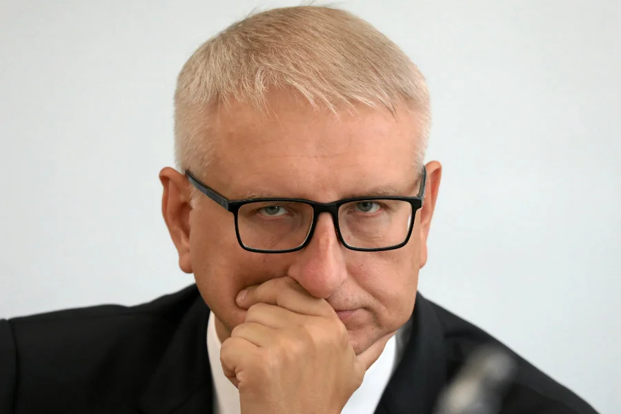 Żona Stanisława Pięta ma być mu wierna pomimo jego romansu z Izabelą Pek. Takich informacji udzielił Karol Karski.