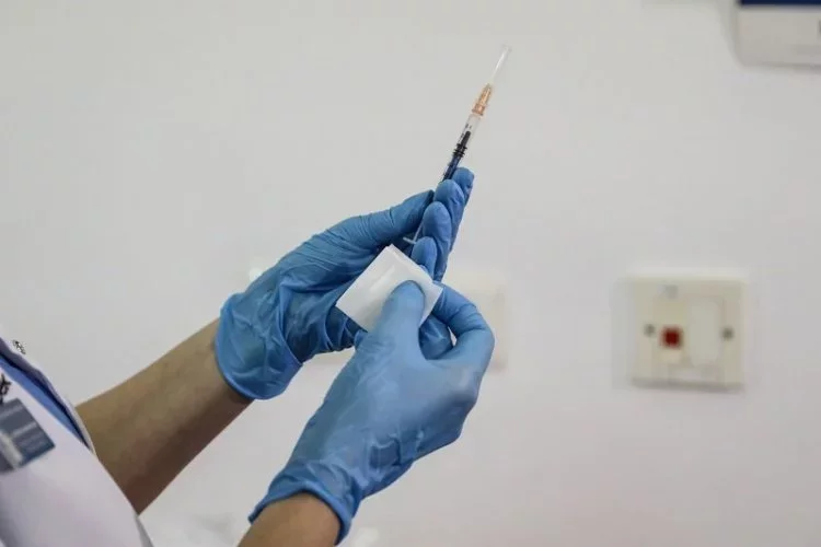 W wakacje mają ruszyć szczepienia dzieci. Grzegorz Cessak w Radiu Plus o szczepieniach dla nastolatków.