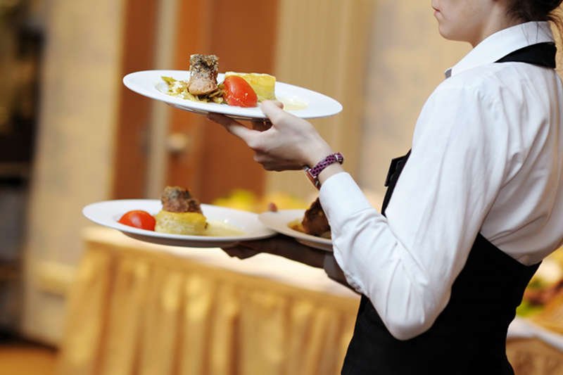 Rasizm i seksizm panują w branży restauracyjnej?