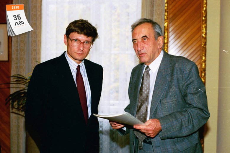 1 stycznia 1990 roku rozpoczęto realizację tzw. Planu Balcerowicza, pakietu reform gospodarczych. Na zdjęciu ówczesny minister finansów Leszek Balcerowicz i premier Tadeusz Mazowiecki