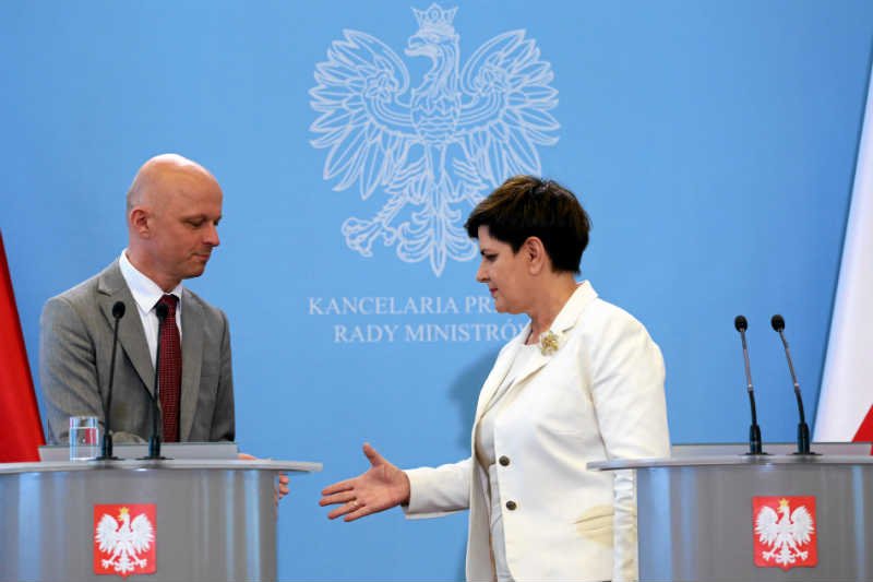 Minister finansów Paweł Szałamacha i premier Beata Szydło mają problem – KE zakwestionowała podatek handlowy.