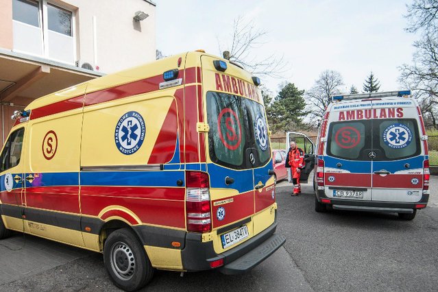 Kobieta miała zawał, a lekarze kazali jej pieszo iść do szpitala.