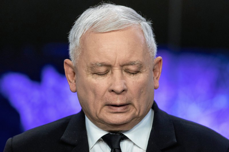 Jarosław Kaczyński zaliczył zabawne wpadki, podczas prezentacji "jedynek" PiS na wybory parlamentarne.