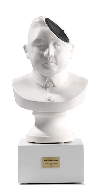 Kim jako głośnik.