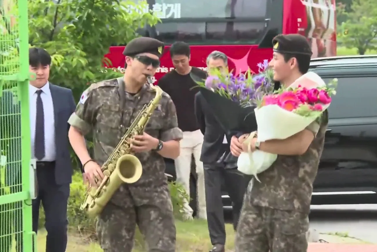 Członkowie zespołu BTS wyszli z wojska.