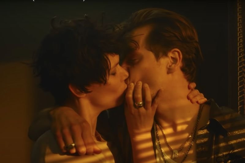 Teledysk do piosenki Krzysztofa Zalewskiego wyreżyserowała Monika Brodka.