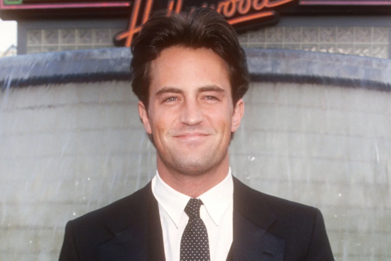 Matthew Perry nie chciał, by Chandler zdradził Monikę w serialu "Przyjaciele".