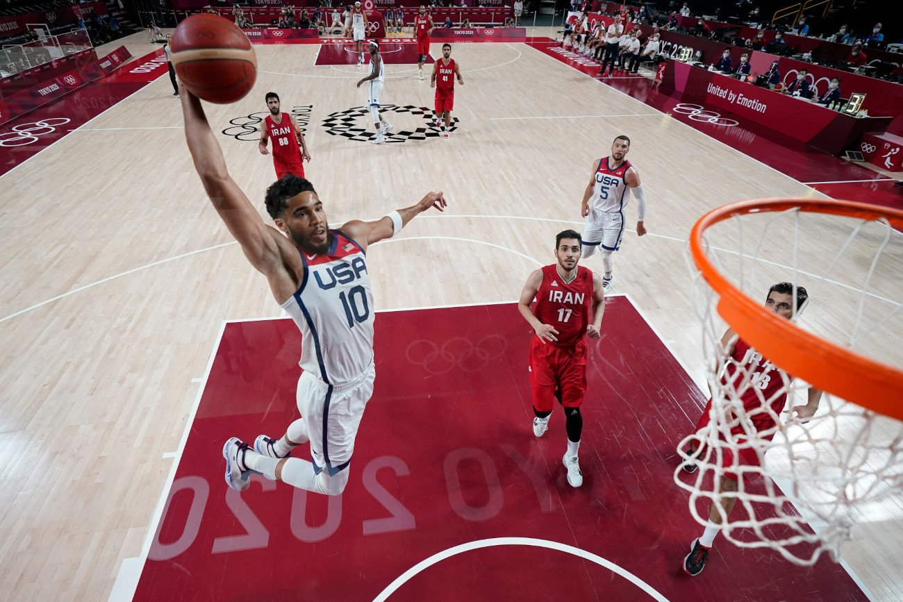 Koszykarze USA w środę zdemolowali Iran. Amerykanie wygrali aż 120:66, rehabilitując się za porażkę na otwarcie igrzysk