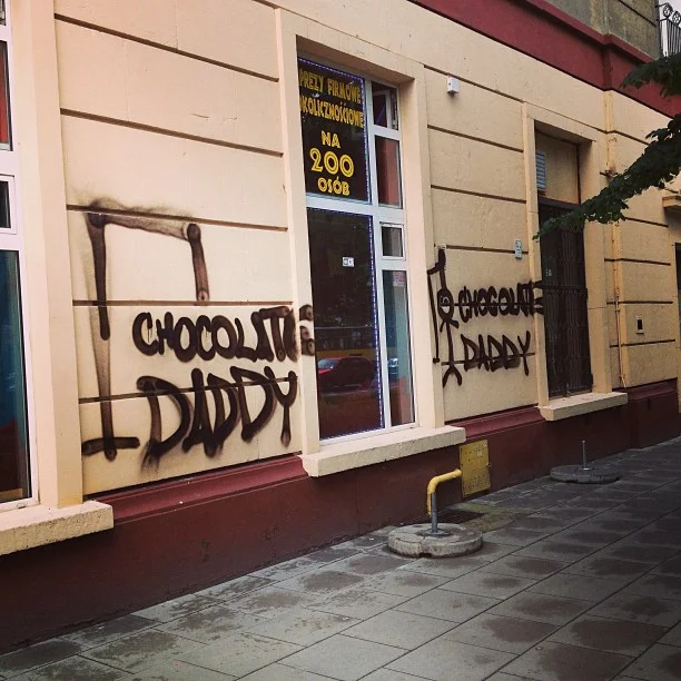 napisy na restauracji La Mama