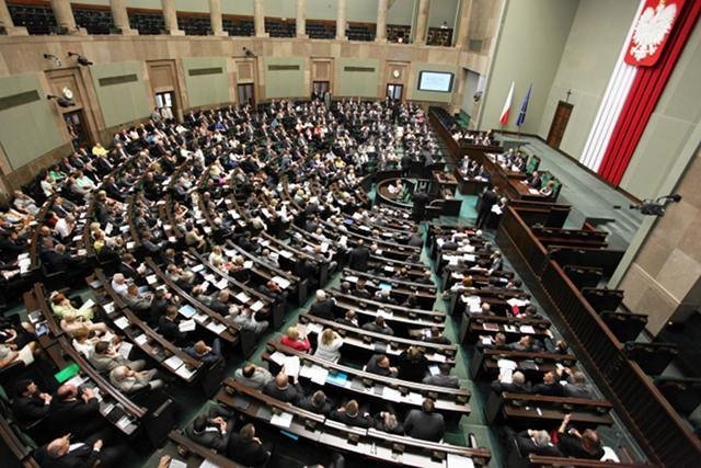 Posłowie w czwartek przegłosowali skierowaniu ustawy kagańcowej do dalszych prac w komisji sprawiedliwości.