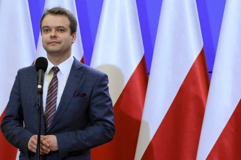 Rafał Bochenek, nowy rzecznik rządu, od początku przysparza swojej szefowej problemów.