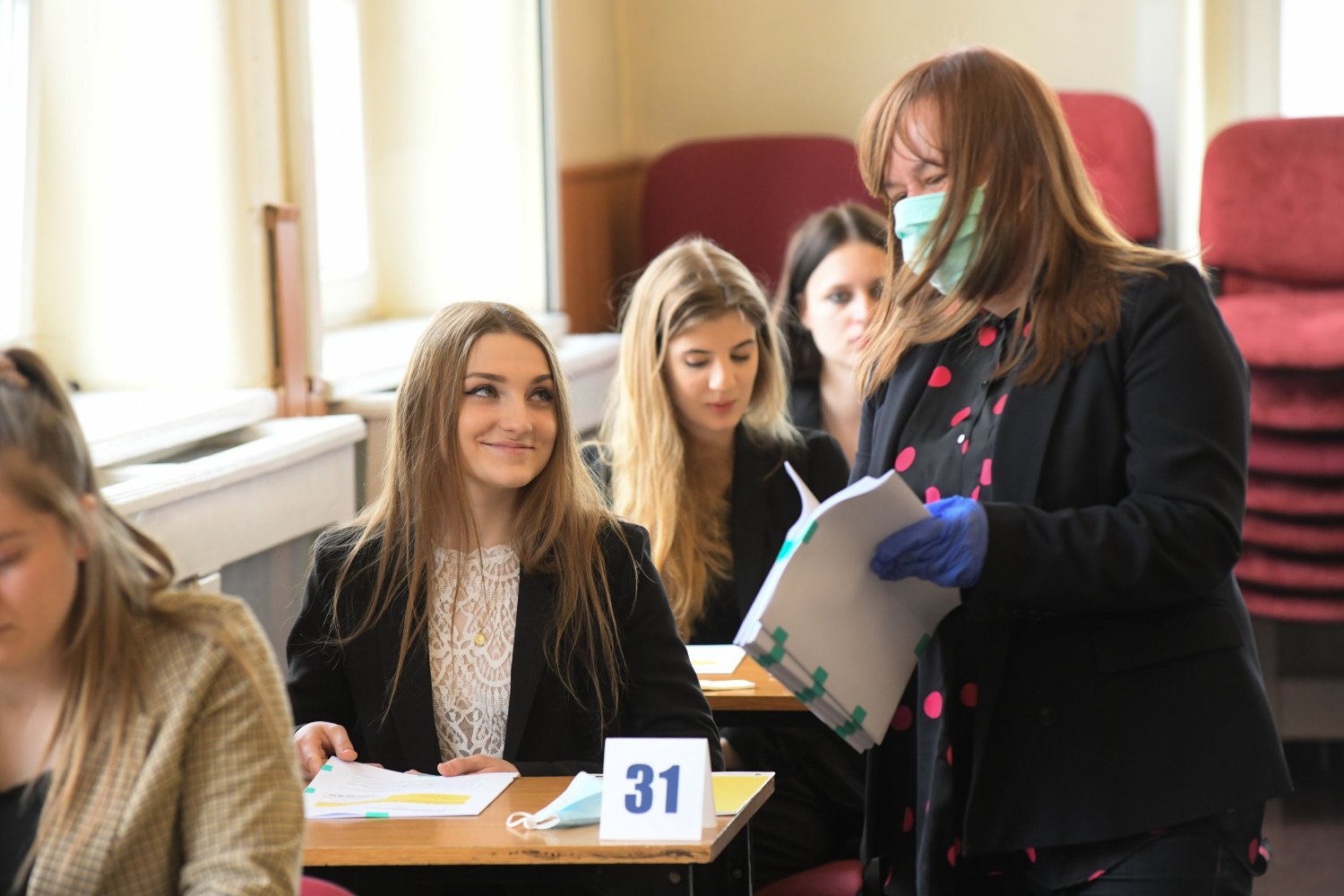 Jakie zadania były na maturze z języka polskiego na poziomie rozszerzonym w 2021 roku? Matura 2021 — język polski (poziom rozszerzony). Arkusze z tematami od CKE