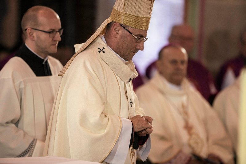 Prymas Polski odczytał list kobiety, która w dzieciństwie była molestowana przez księdza.