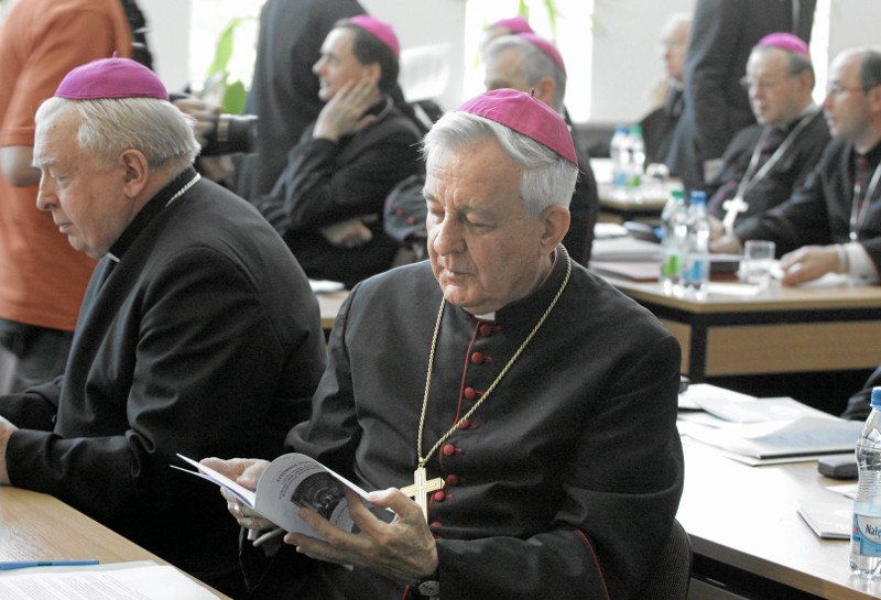 Sprawa arcybiskupa Paetza ciągnie się od lat. Choć nie została do końca wyjaśniona, Watykan zabronił mu udzielania niektórych sakramentów.