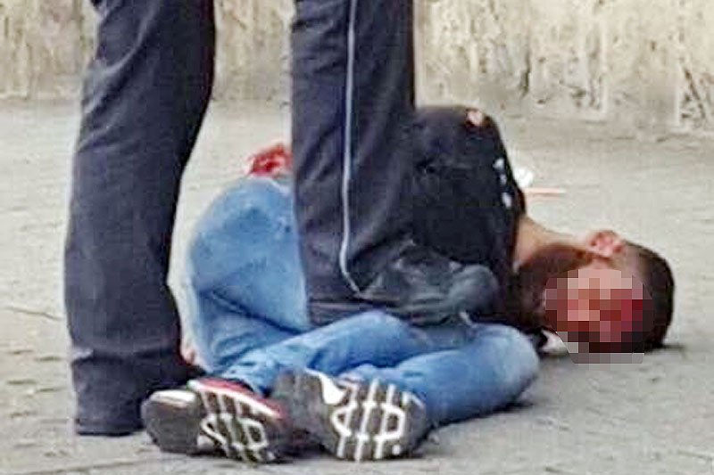 Kolejny atak w Niemczech! W Reutlingen uzbrojony w maczetę 21-latek z Syrii zamordował kobietę.