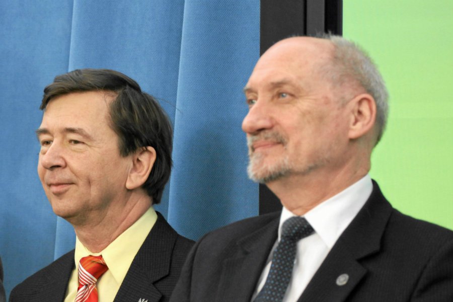 Wiesław Binienda pracuje w Narodowym Centrum Badań i Rozwoju. Najczęściej łączy się przez Skype'a, bo mieszka w USA.