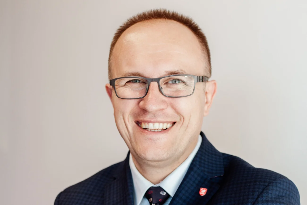 Piotr Merks, przewodniczący Związku Zawodowego Pracowników Farmacji (ZZPF), adiunkt Wydziału Medycznego Collegium Medicum na Uniwersytecie Kardynała Stefana Wyszyńskiego w Warszawie, właściciel apteki oraz firmy organizującej szkolenia dla farmaceutów