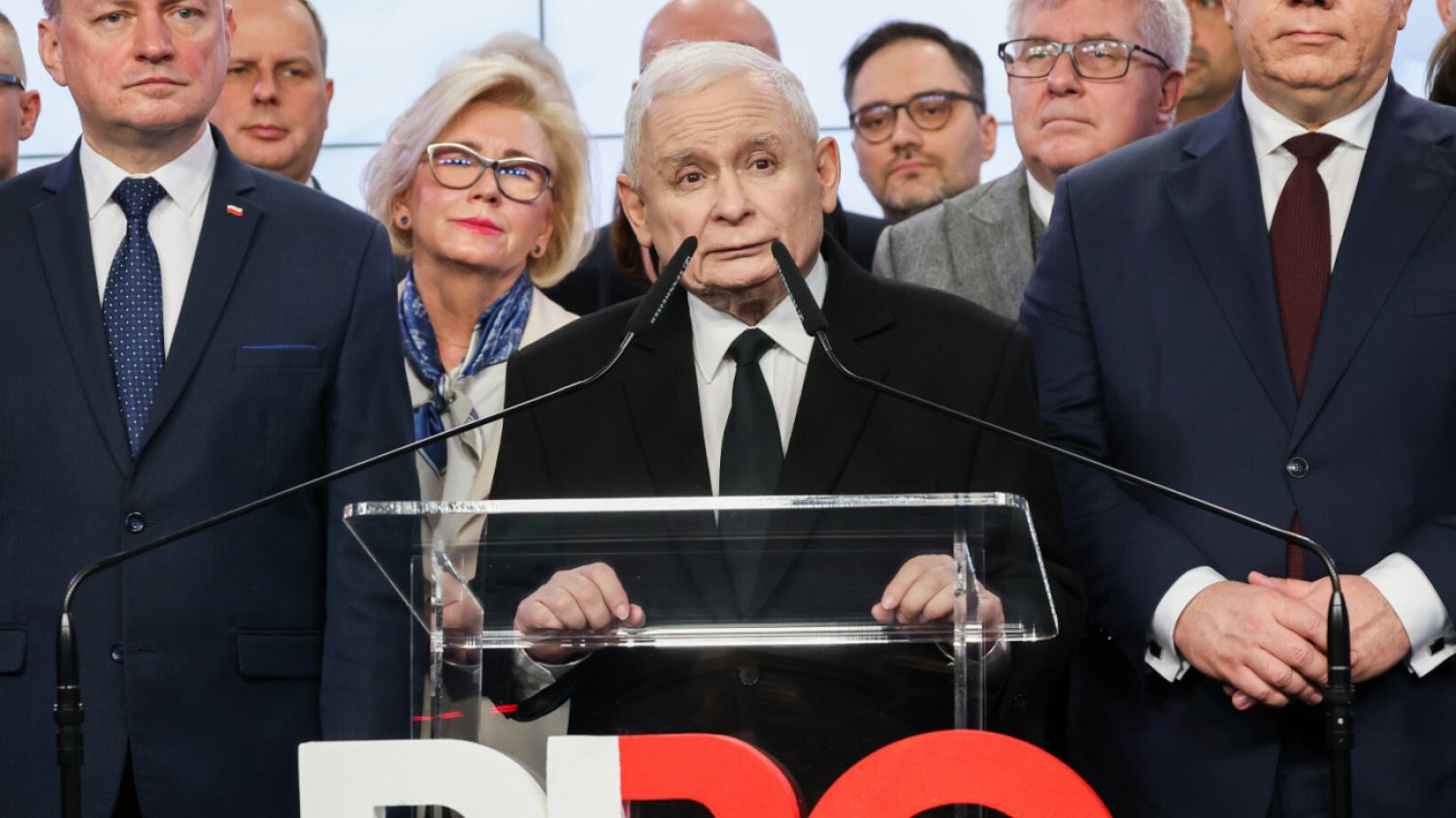 Jak Polacy oceniają rządy PiS? Połowa ocen "miernych" i "niedostatecznych".