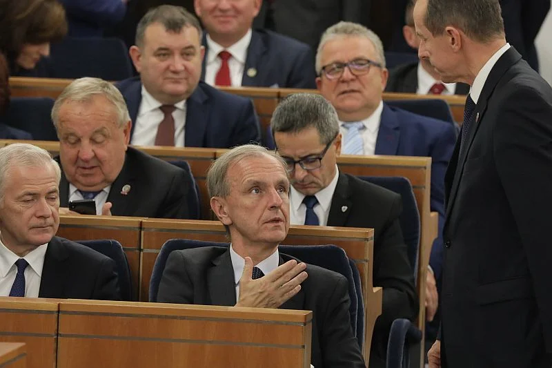 Senator Bogdan Klich oświadczył, że PiS groził senatorom opozycji, by zdobyć większość w Senacie.