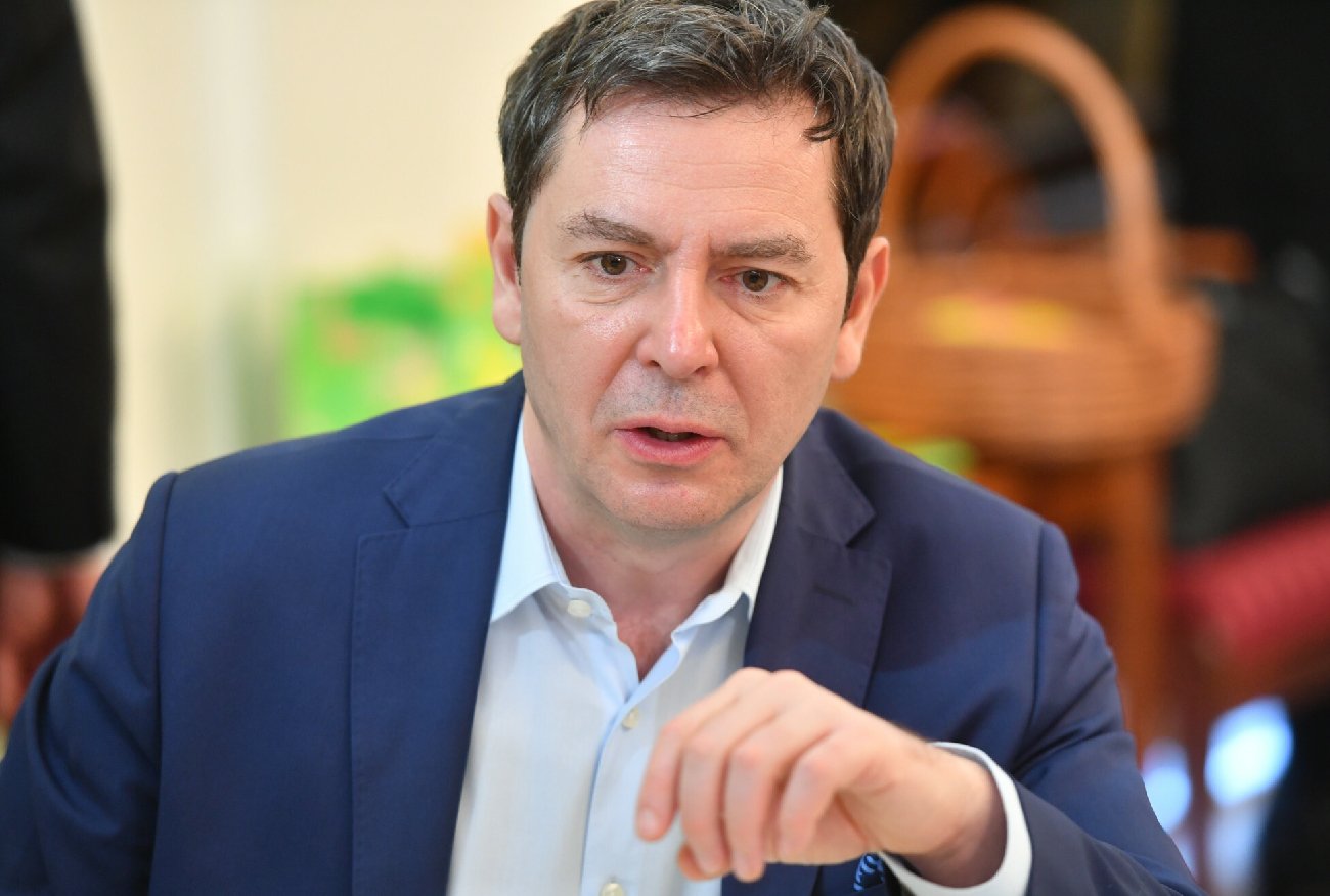 Onet: Michał Adamczyk z "Wiadomości" TVP brutalnie pobił kobietę.