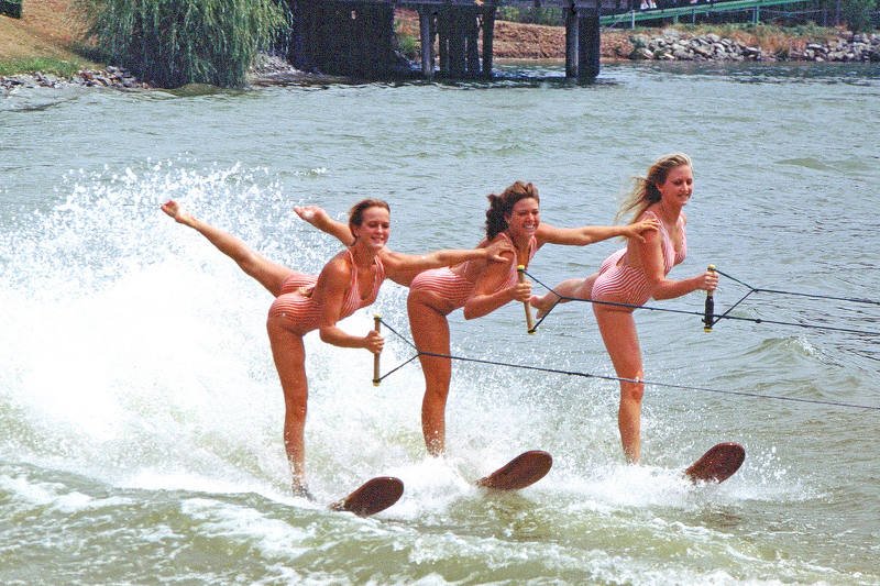 Narty wodne? Tak! Ale wcześniej zadbaj o kondycję swoich mięśni nóg i pośladków. Bieganie po parku i rower to dobre preludium do tego, żeby genialnie prezentować się na plaży