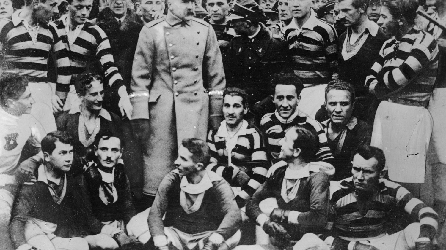 Marszałek Józef Piłsudski piłkę nożną śledził uważnie, ale najbardziej lubił szachy