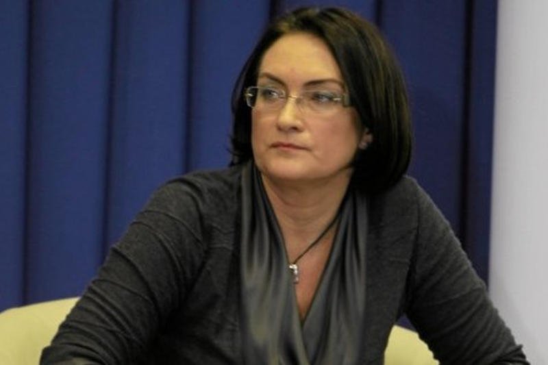 Nowe senator z PiS Izabela Kloc. PiS wygra z PO w  wyborach do senatu. Choć frekwencja była fatalna to i tak był problem z liczeniem głosów