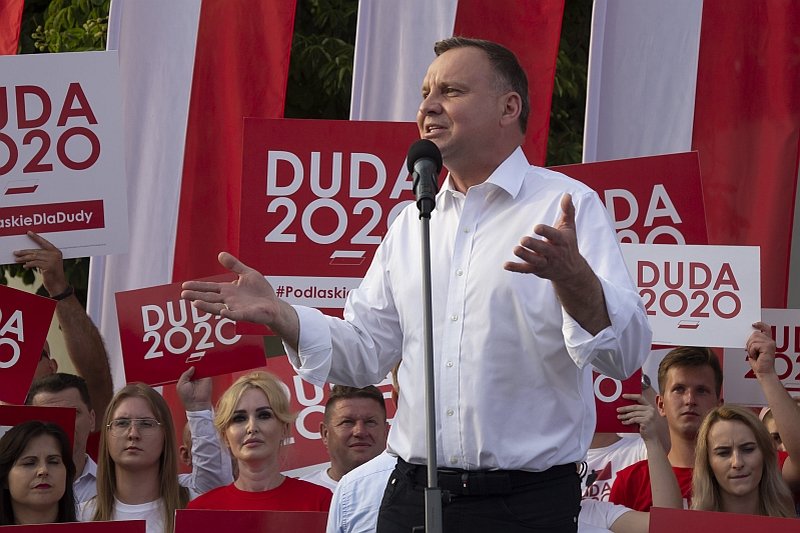 Prezydent Andrzej Duda zdaje się odrzucać zaproszenie do niezależnej debaty z Rafałem Trzaskowskim podczas Areny Prezydenckiej w Lesznie.