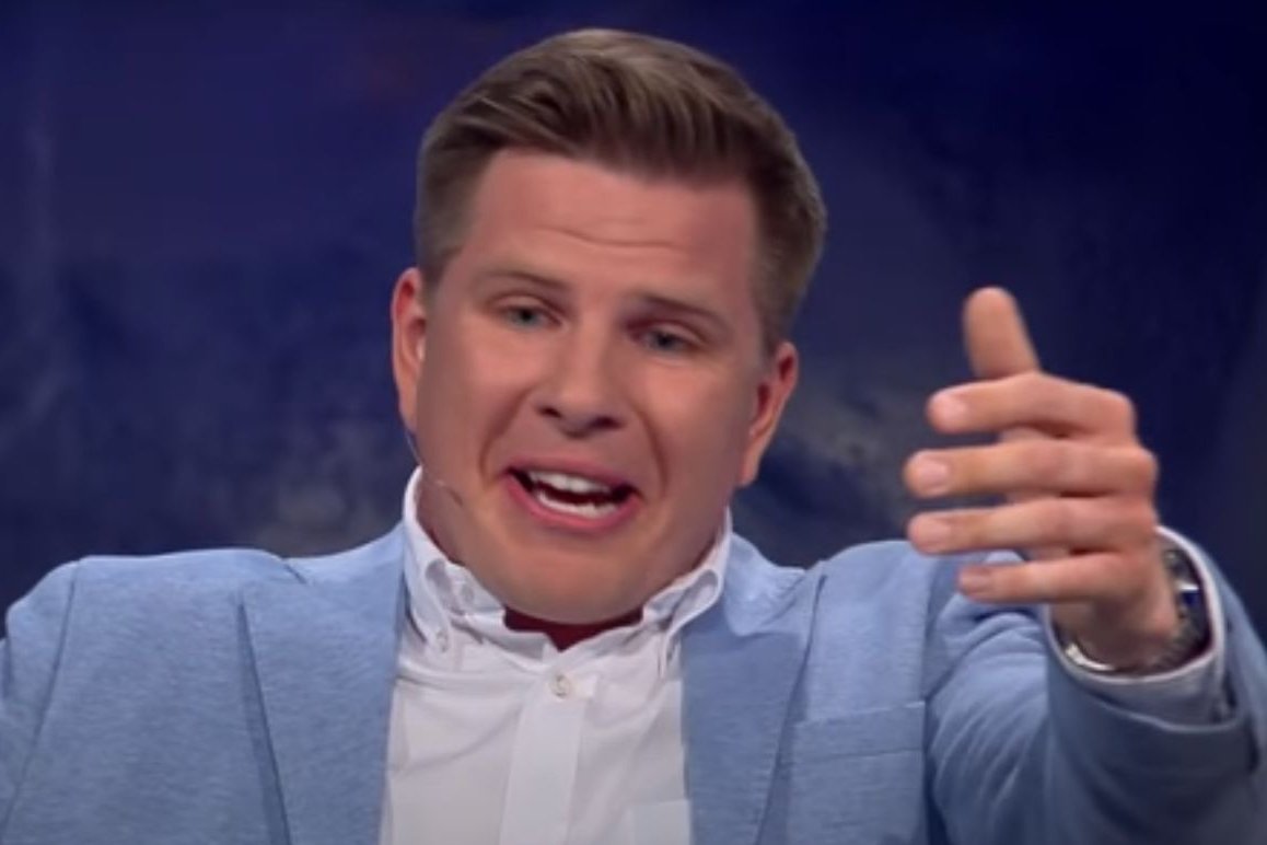 Filip Chajzer pokazał zdjęcie tłumów na warszawskim pl. Zamkowym. Nawiązał do rządowych obostrzeń - zamknięcia stoków narciarskich od 28 grudnia.