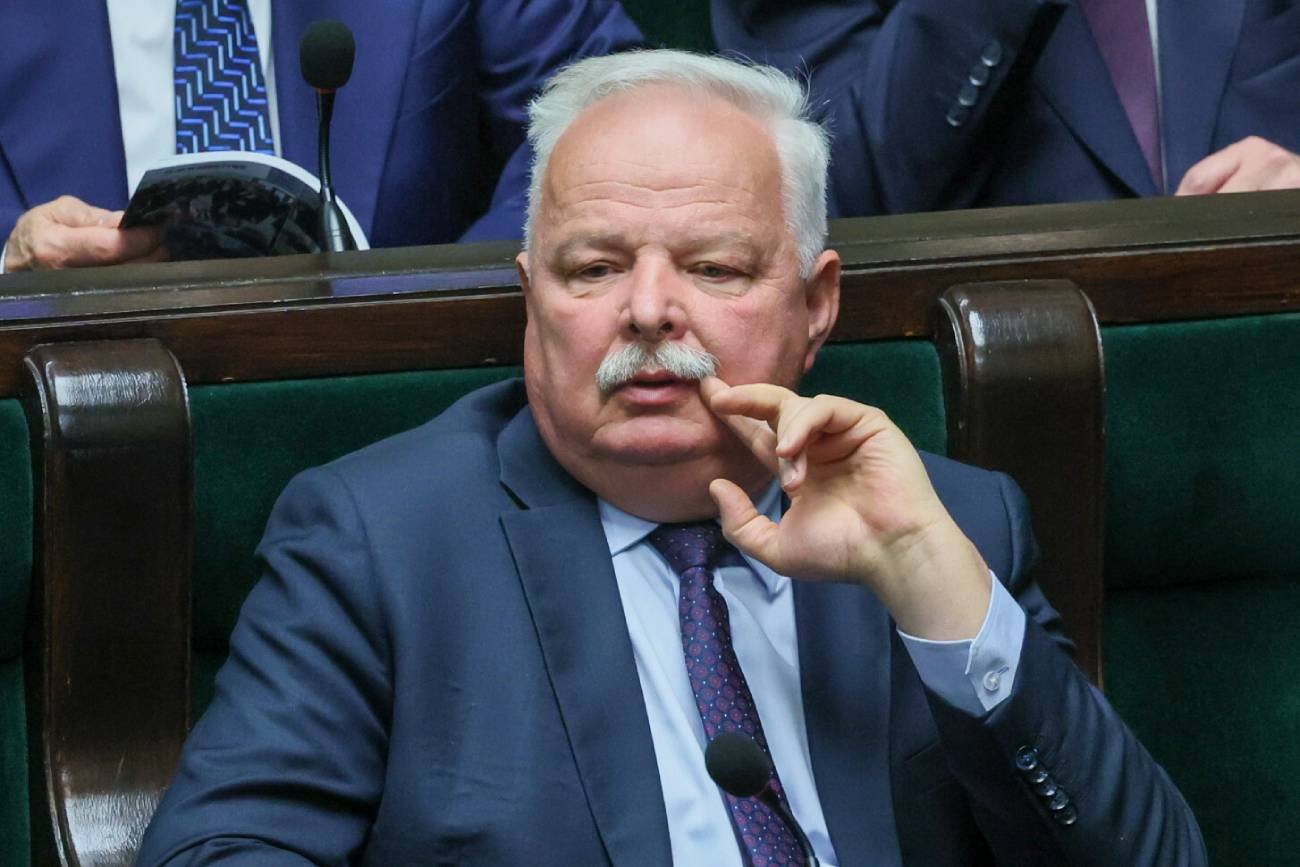 Tak niskie ceny benzyny skusiły przedsiębiorczych Polaków do tankowania na zapas.