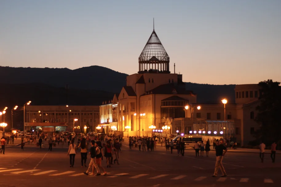 Stepanakert (azer. Xankəndi) – największe miasto i stolica separatystycznej Republiki Górskiego Karabachu / materiały autora