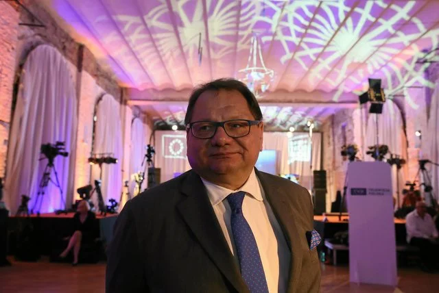 Na Ryszarda Kalisza patrzą z politowaniem, zarabia tylko 9 tys. złotych miesięcznie
