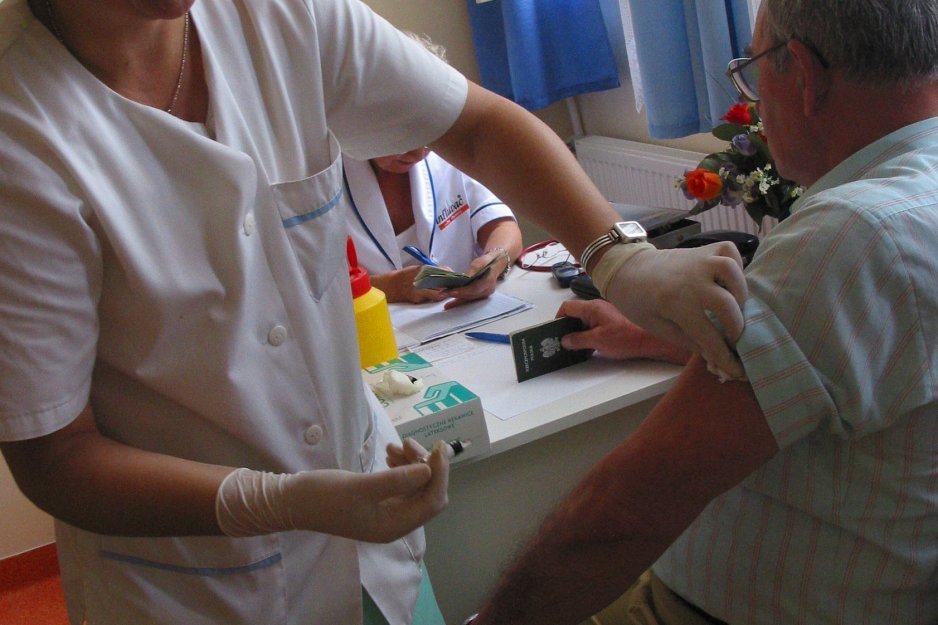 W Izraelu szczepi się 150 tys. osób dziennie.