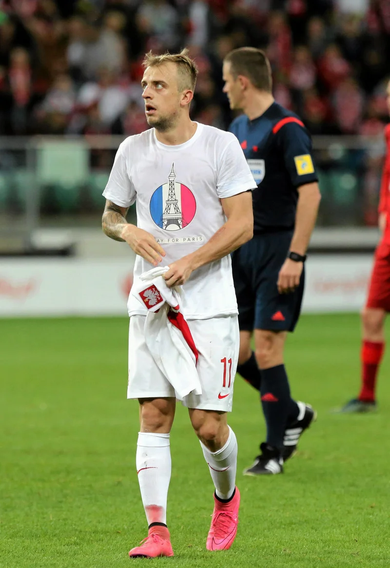 Kamil Grosicki po zdobytej bramce pokazał koszulkę z symbolem Francji.