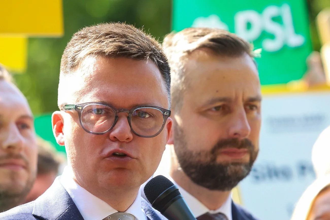 Nowy sondaż Research Partner to kolejne złe wieści dla Szymona Hołowni i Władysława Kosiniaka-Kamysza z Trzeciej Drogi. Szymon Hołownia i Władysław Kosiniak-Kamysz z Trzeciej Drogi.
