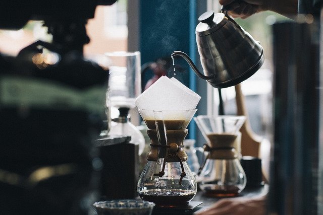 Internauci wymieniają siedem pierwszych prac na Facebooku. Zabawa wciąga coraz więcej osób.