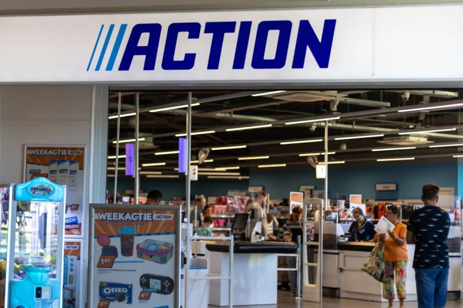 Action, sklep