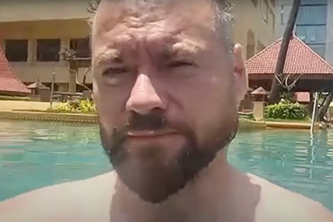 Stanowski relacjonuje pobyt w Indiach. "Parodiuje" karierę Natalii Janoszek