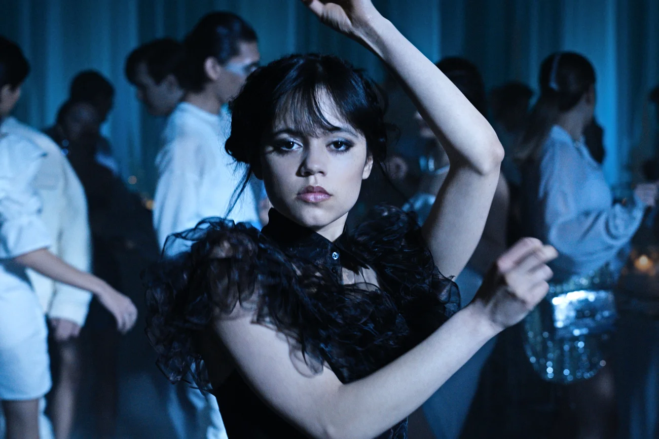 Jenna Ortega zmieniła scenariusz w jednej ze scen w serialu "Wednesday". Jenna Ortega zmieniła scenariusz w jednej ze scen w serialu "Wednesday".