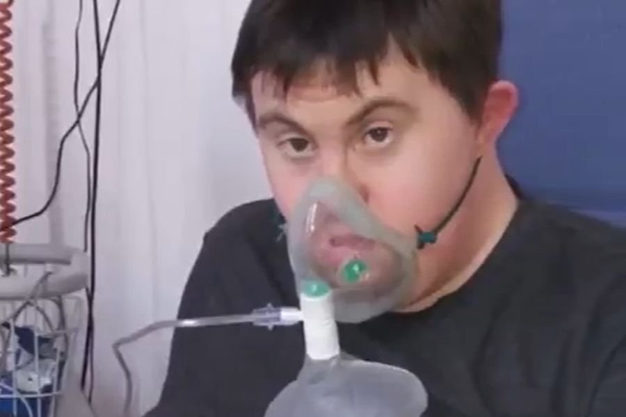 Sparaliżowany Brytyjczyk z zespołem Downa pokonał koronawirusa