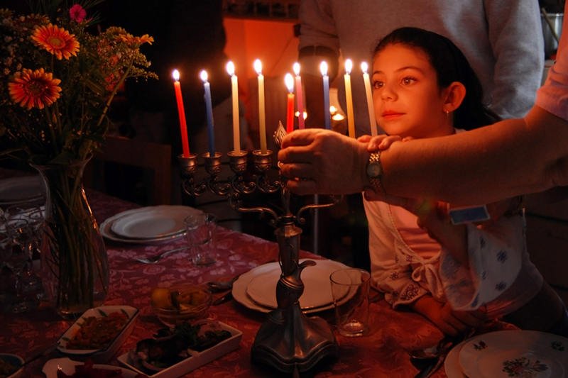 Tradycyjne chanukowe świece