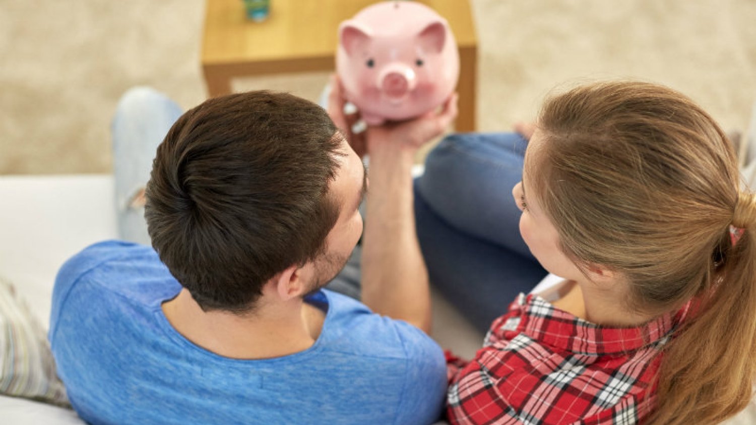 Raport Deutsche Bank – „Portret zamożnego Polaka” weryfikuje finansowe stereotypy
