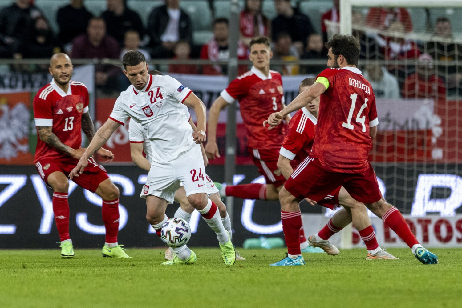 Polacy nie pojadą do Moskwy na mecz z Rosją, nie chcą również tam zagrać Czesi oraz Szwedzi