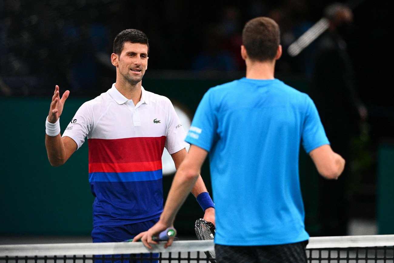 Novak Djoković stoczył z Hubertem Hurkaczem pasjonujący pojedynek w półfinale turnieju ATP 1000 w Paryżu.