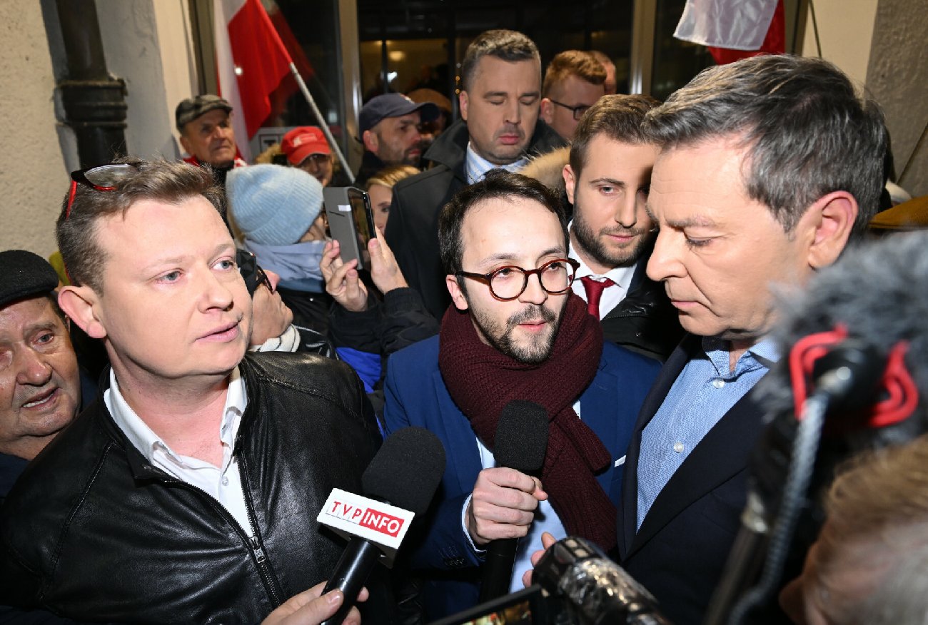 Donald Tusk o zarobkach w TVP: Zarabiali tyle, ile kłamali.