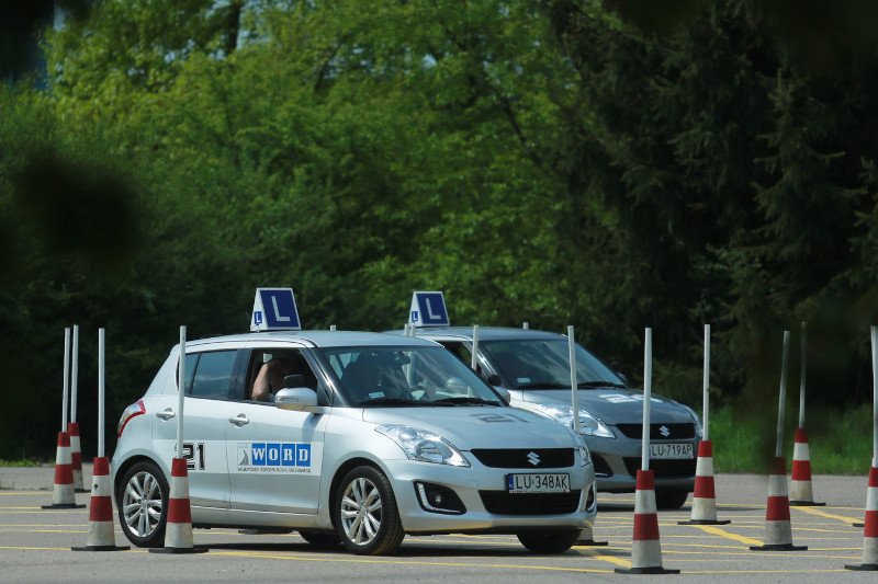 Nie istnieje określony termin, jaki upływa od zdania egzaminu do odbioru dokumentu.