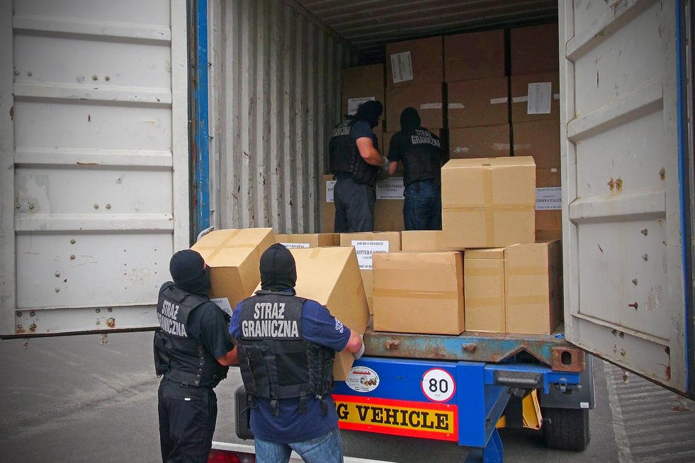 Zatrzymany TIR z nielegalnymi papierosami.
